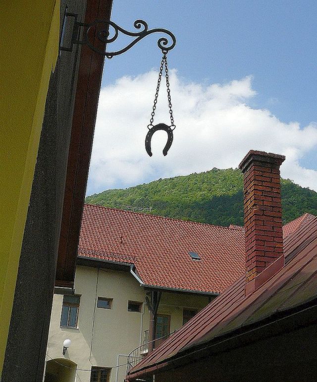 32 tisovecké kontrasty